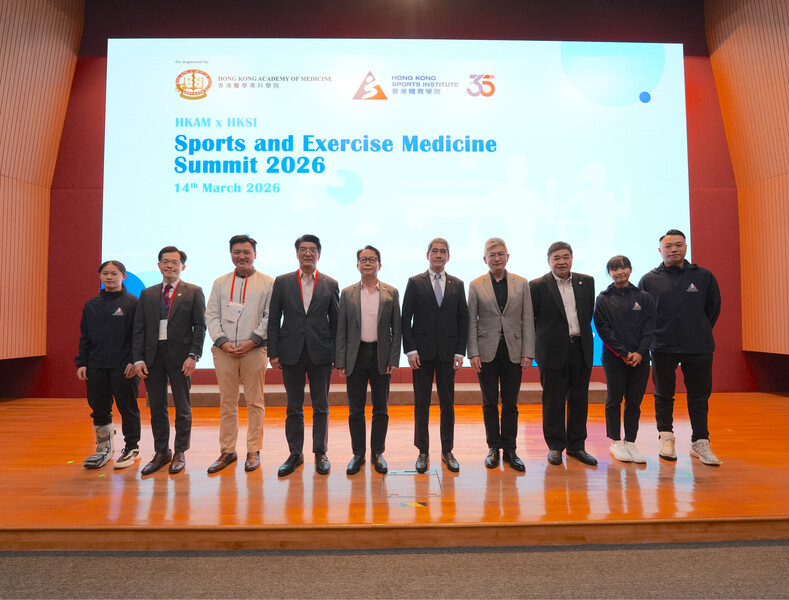 <p>The Opening Ceremony of the Sports and Exercise Medicine Summit 2026 was officiated by <strong>Mr Lau Chun, Raistlin <span style="font-size:75%;">JP</span></strong>, Under Secretary for Culture, Sports and Tourism (4<sup>th</sup> from right); <strong>Dr Pang Fei-chau</strong>, Commissioner for Primary Healthcare (4<sup>th</sup> from left); <strong>Prof Li Kam-tao, Philip</strong>, President of the Hong Kong Academy of Medicine (HKAM) (5<sup>th</sup> from left); and <strong>Mr Tang King-shing <span style="font-size:75%;">GBS PDSM</span></strong>, Chairman of the HKSI&nbsp;(5<sup>th</sup> from right). The ceremony was also graced by the presence of <strong>Hon Vincent Cheng Wing-shun <span style="font-size:75%;">BBS MH JP</span></strong>, Vice-Chairman of the HKSI (3<sup>rd</sup> from left); <strong>Prof Clement Tham</strong>, Vice President (Education &amp; Examinations) of the HKAM (2<sup>nd</sup> from left); <strong>Mr Tony Choi <span style="font-size:75%;">MH</span></strong>, Chief Executive of the HKSI (3<sup>rd</sup> from right); cyclist <strong>Lee Sze-wing</strong> (2<sup>nd</sup> from right); Para badminton athlete <strong>Chan ho-yuen</strong> (1<sup>st</sup> from right), and skater <strong>Lam Ching-yan</strong> (1<sup>st</sup> from left).</p>
